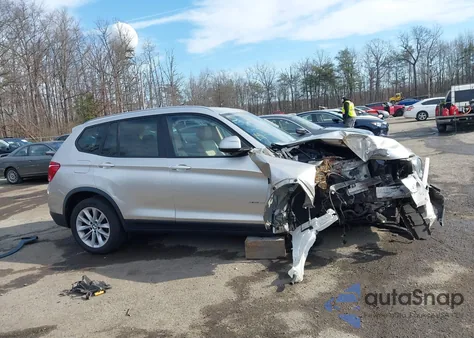 2016 BMW X3 xDrive28I z USA, uszkodzony, nr VIN 5UXWX9C51G0D72704